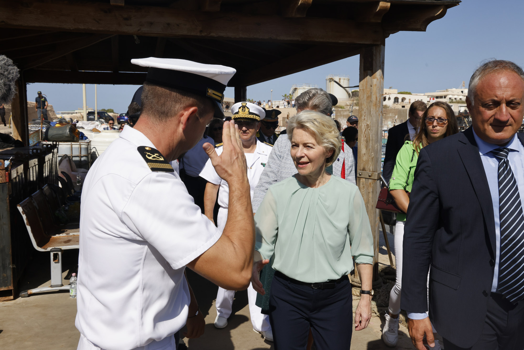 Președinta Comisiei Europene, în vizită pe insula italiană Lampedusa