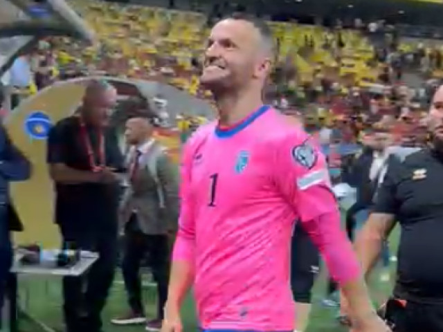 Foto Exclusiv | Scene neverosimile după fluierul final! Un jucător de la Kosovo a făcut gesturi obscene către fanii României
