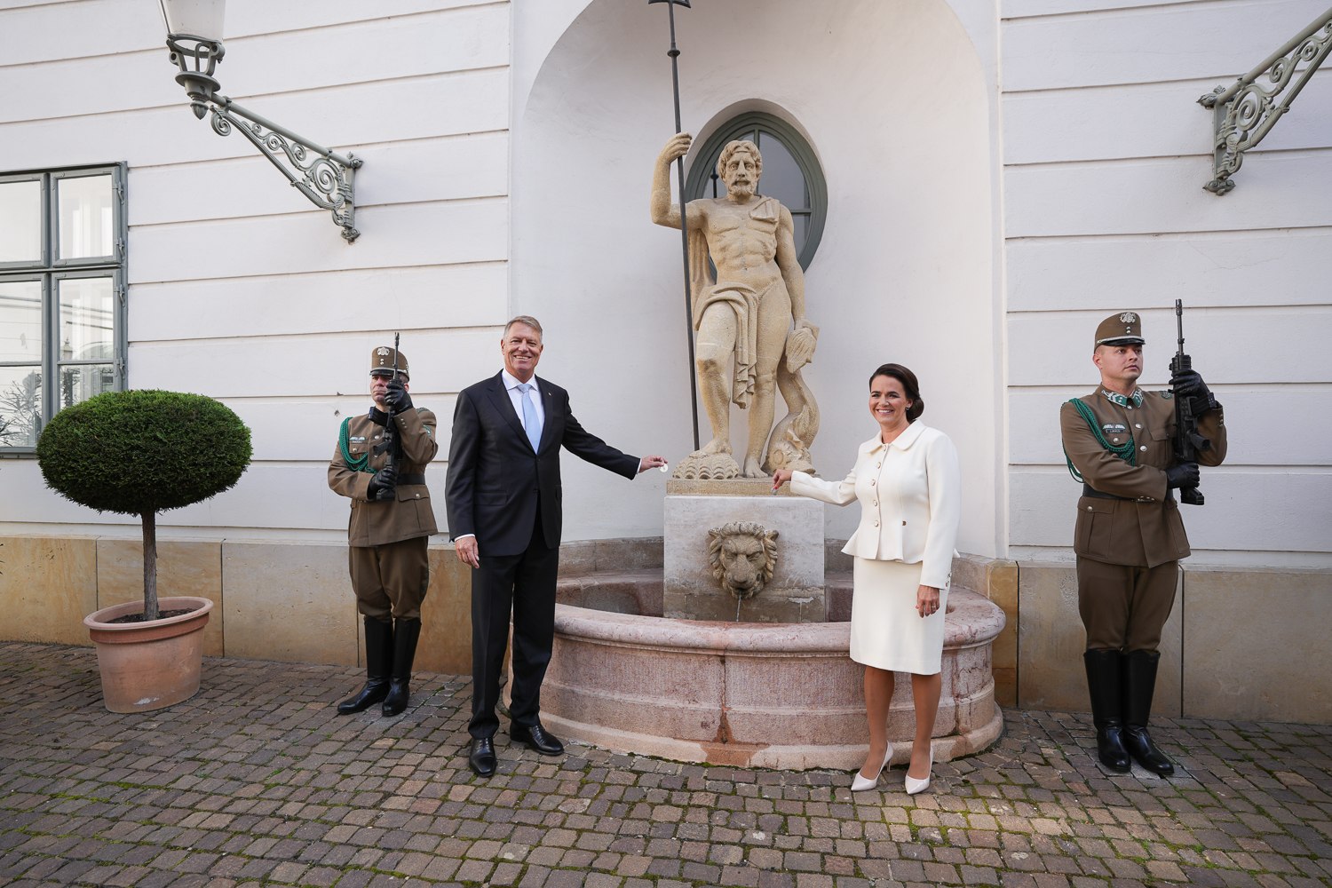 Ungaria vrea să cumpere gaze naturale din România. Cum a răspuns Iohannis solicitării