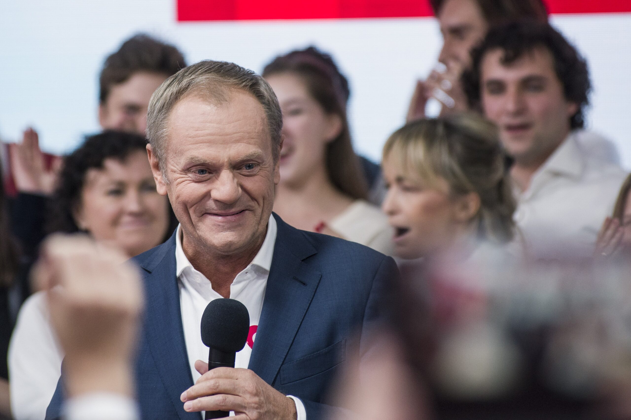 Victorie spectaculoasă a opoziției în alegerile din Polonia. Donald Tusk: „Democrația a câștigat, i-am alungat de la putere”