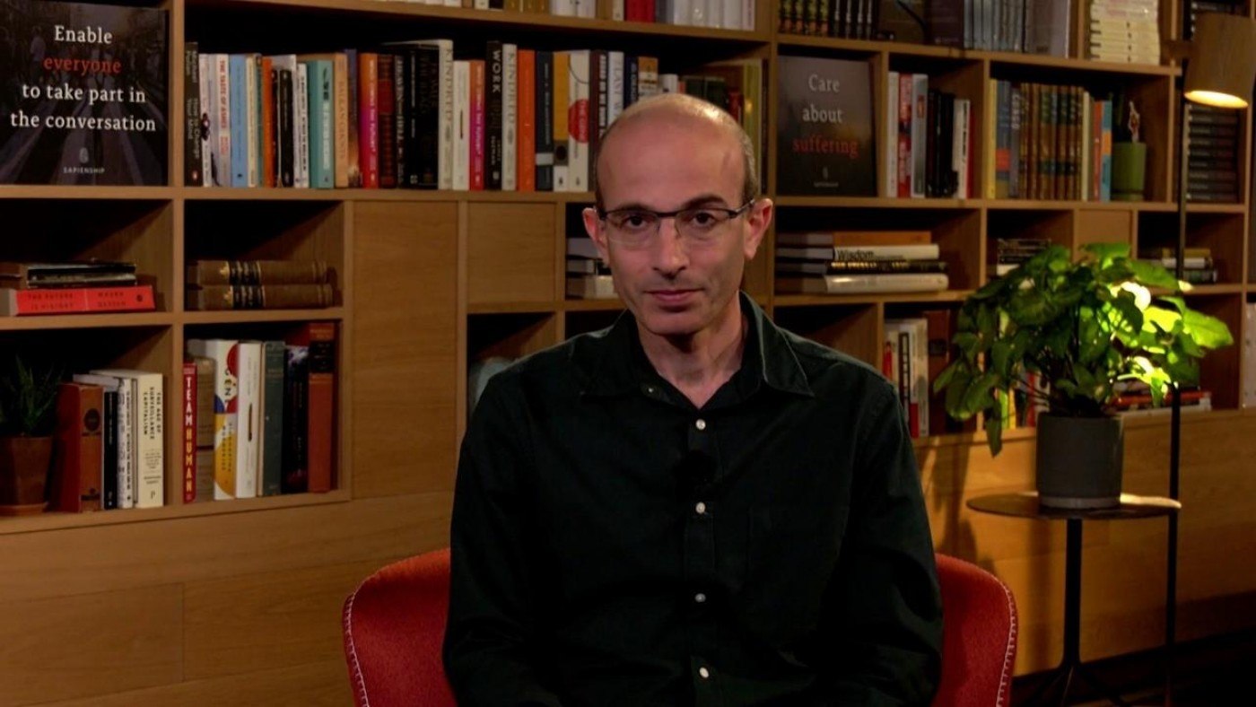 Yuval Noah Harari critică „indiferența” de stânga față de atrocitățile Hamas. Scrisoarea semnată de autorul „Sapiens”