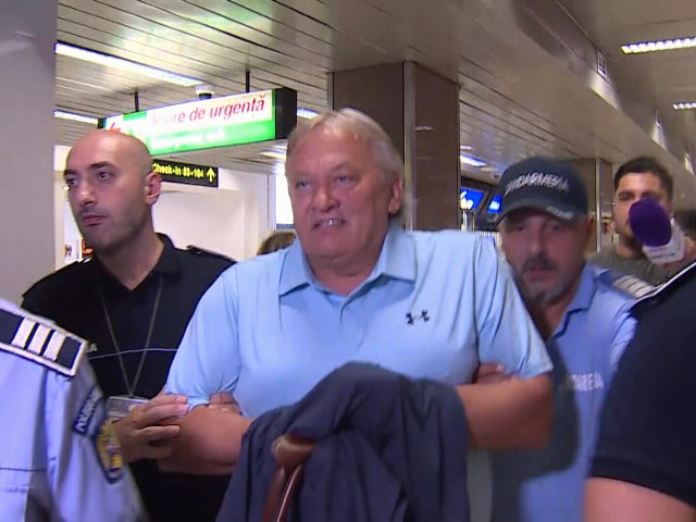Galerie Foto | Dănuț Lupu s-a predat! A fost reținut de polițiști chiar pe aeroport