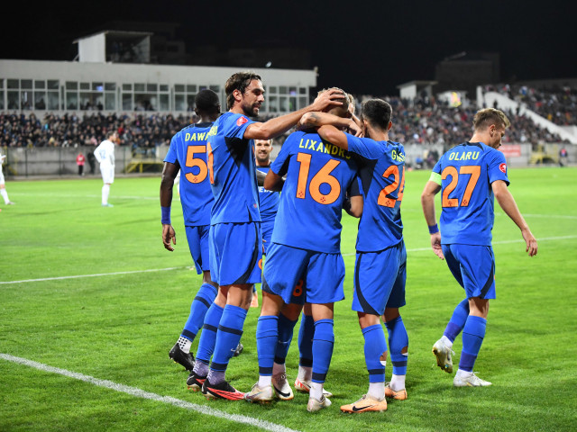 FCSB poate alinia 3 echipe de start în acest sezon. Variantele la care poate apela Charalambous