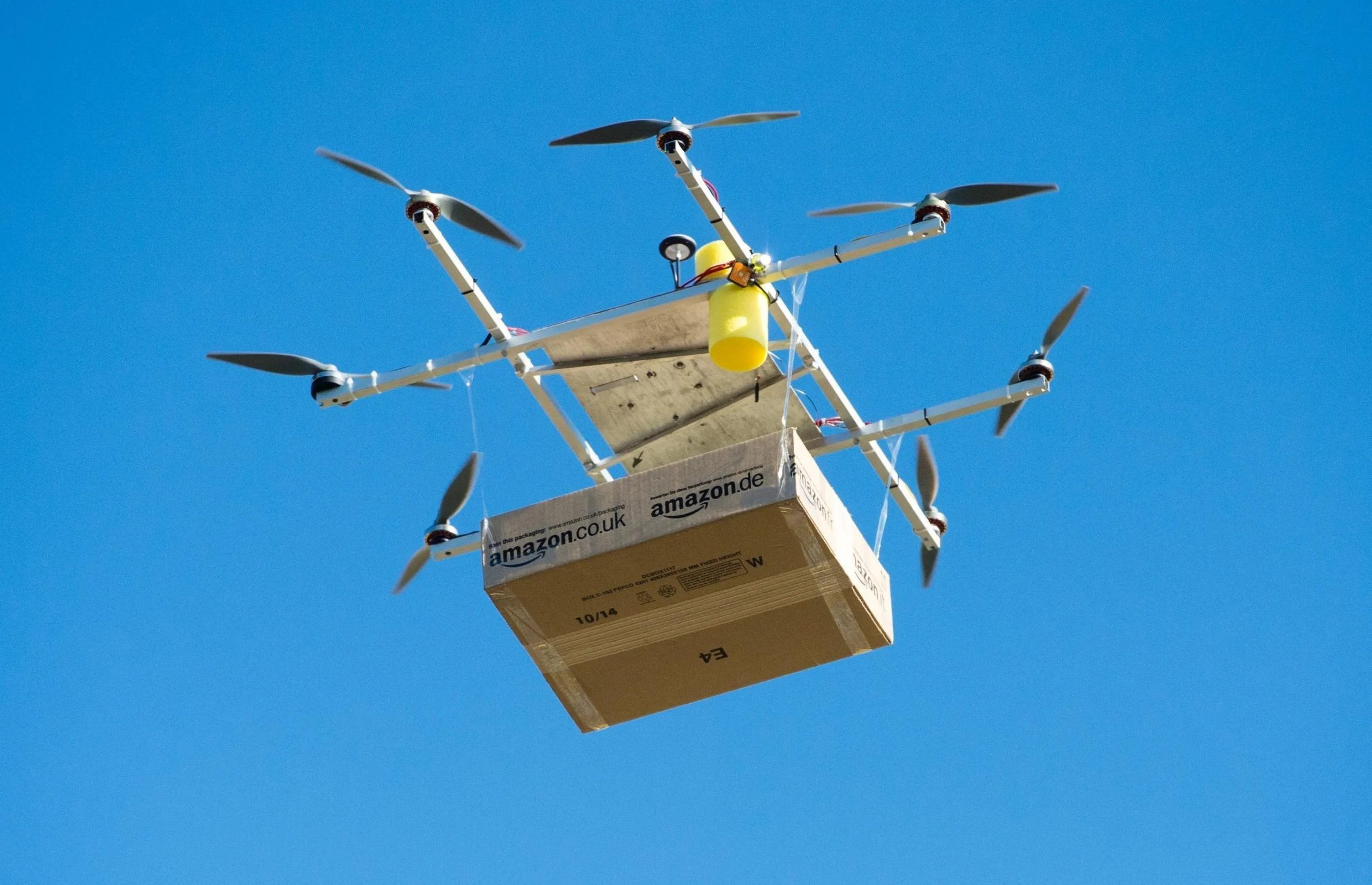 Rețetele medicale vor cădea din cer. Amazon testează livrarea cu drone a acestora