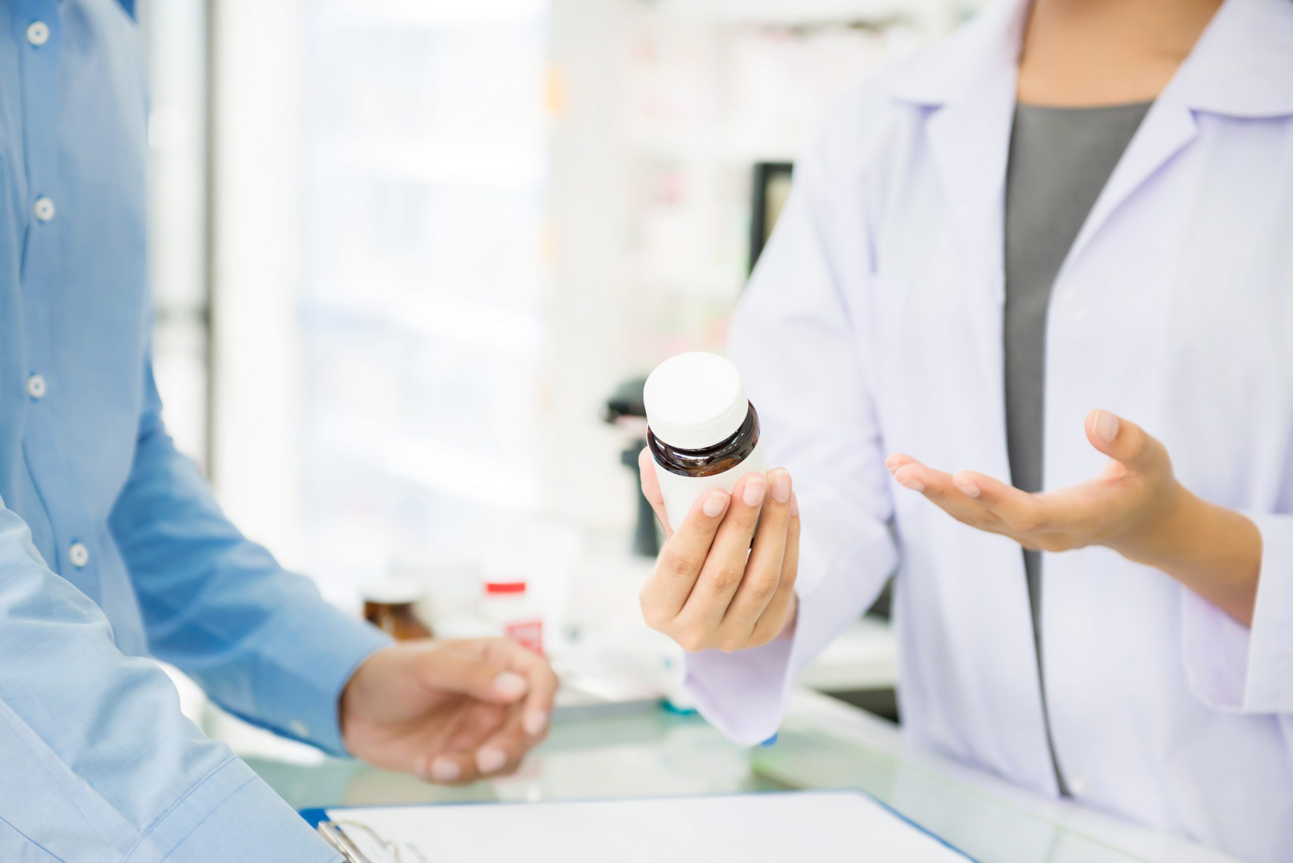 Politico: De ce primesc românii medicamente noi la doi ani după nemți? : Europa FM