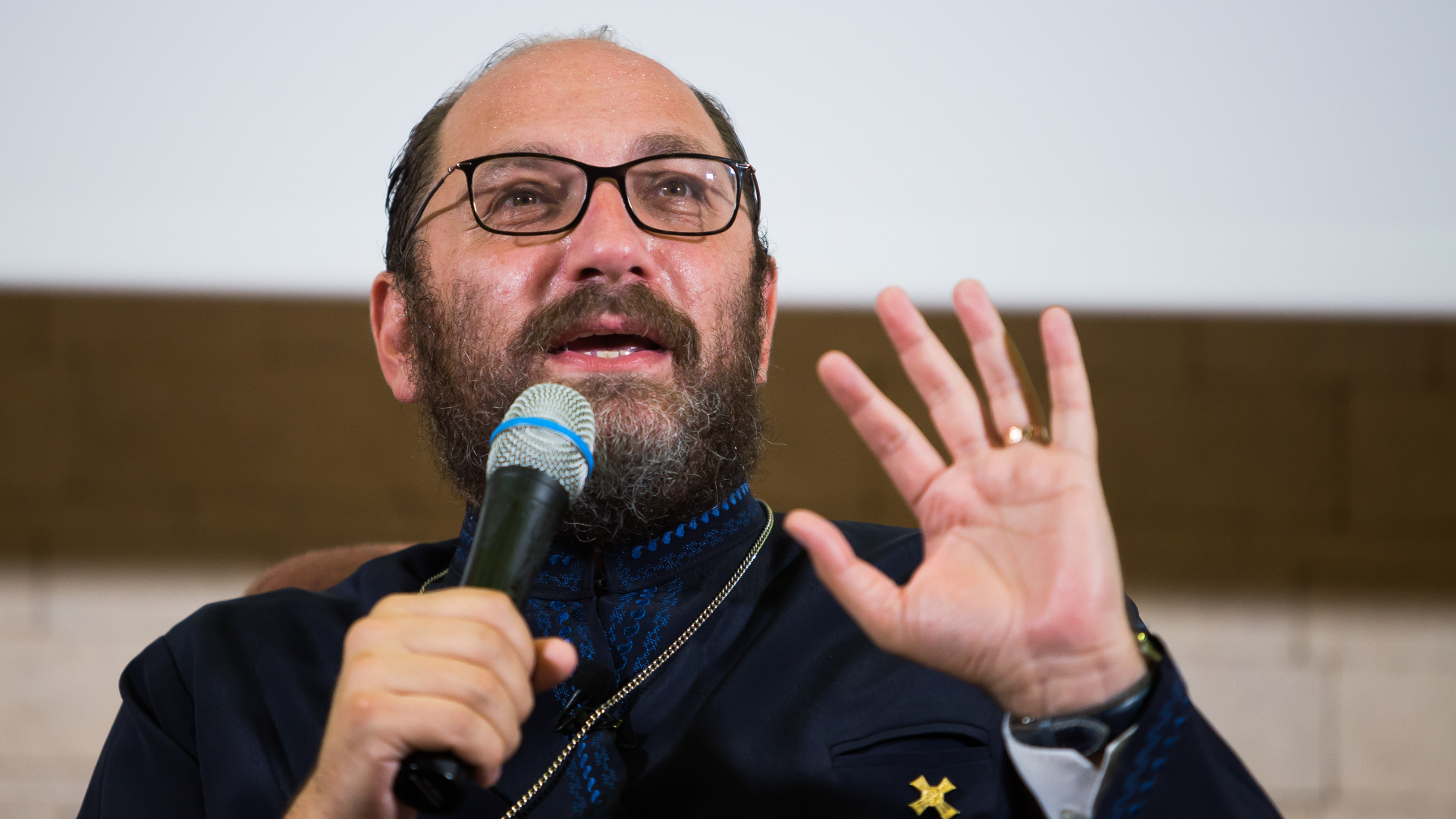 Preotul Constantin Necula: Mâncarea poate fi agresivă dacă nu o iubești, iar când o iubești trebuie să o așezi acolo unde este locul ei