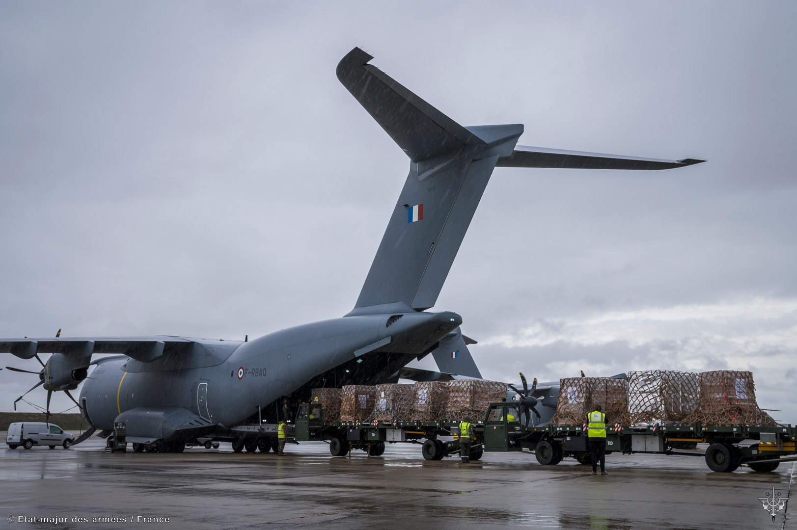 Franţa livrează trei avioane cu ajutoare pentru Gaza și are nave militare în estul Mediteranei