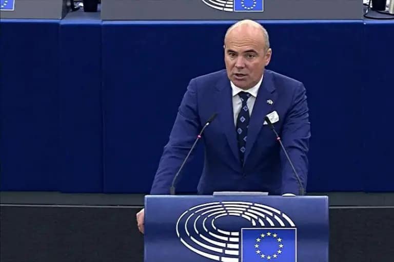 Rareș Bogdan, atac virulent în plenul PE la adresa lui Nehammer: Comisia ar trebui să ceară Austriei despăgubiri pentru refuzul Schengen