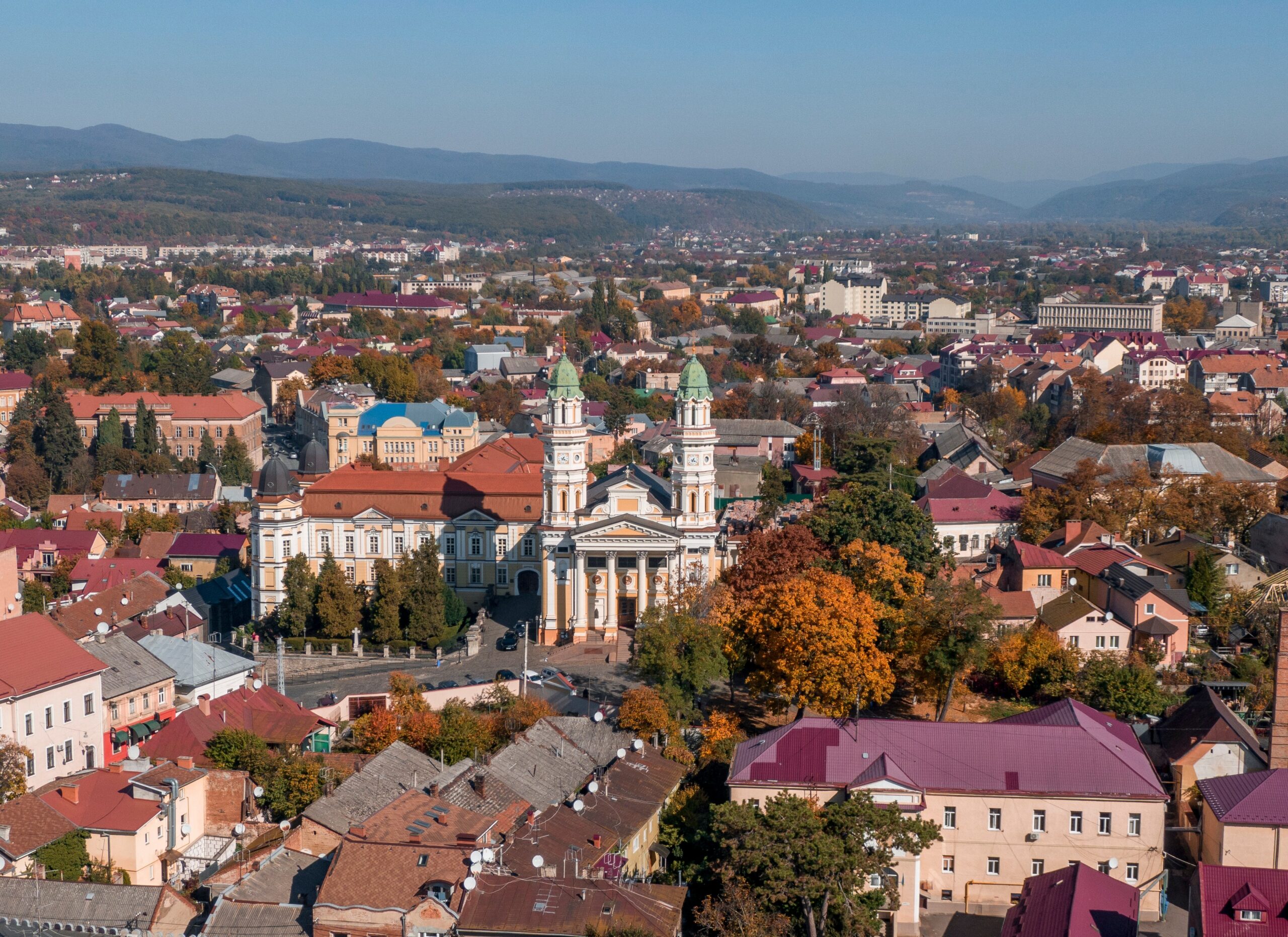 Mărturii din orașul ucrainean peste care n-au căzut niciodată rachetele rusești: Înțeleg de ce bărbații fug de război