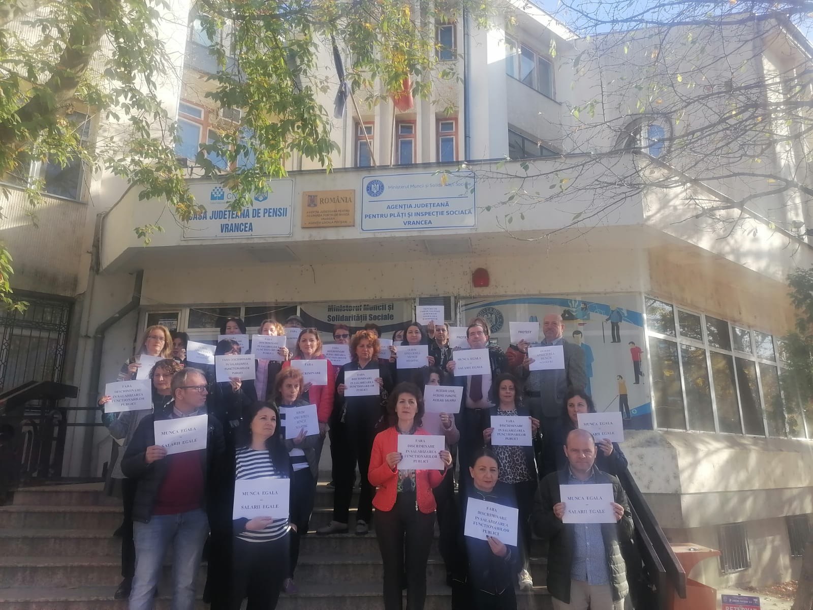 Guvernul promite majorarea veniturilor angajaților din casele de pensii județene