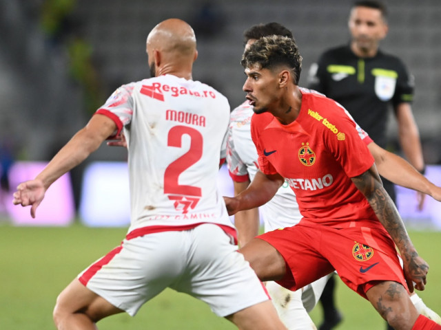 Dialog haios înainte de Dinamo – FCSB. ”E greu, frate, să ne bați” / ”Mergem la Mama Omida, poate ia un roșu”