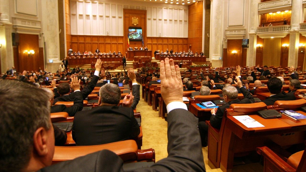 Interzicerea traseismului parlamentar, misiune imposibilă și fără tracțiune la nivelul partidelor