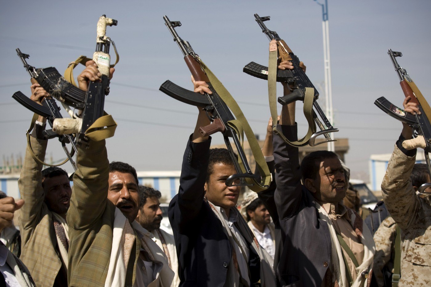 Houthii din Yemen spun că vor împiedica trecerea navelor care se îndreaptă spre Israel