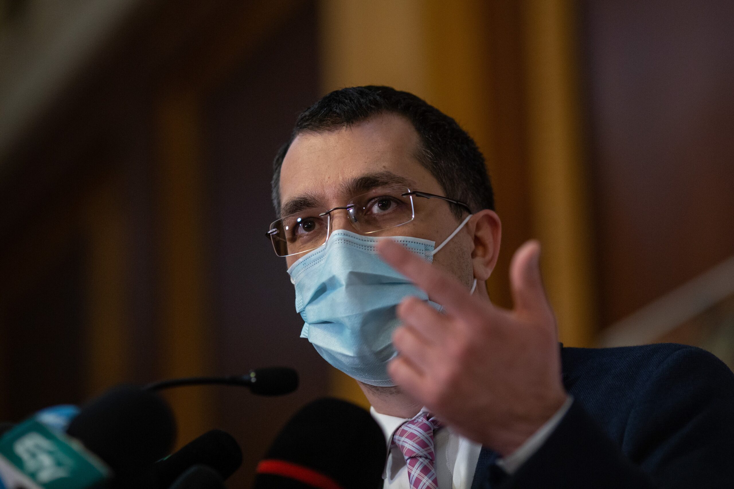Vlad Voiculescu, urmărit penal pentru abuz în serviciu. Fostul ministru a fost la DNA UPDATE