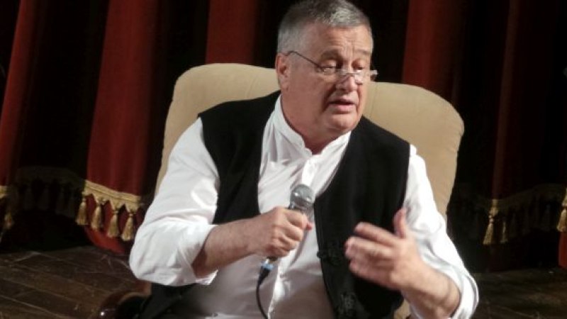 Mircea Dinescu: „Dacă Ceauşescu trăia, la anul ieşea preşedinte cu 90%”