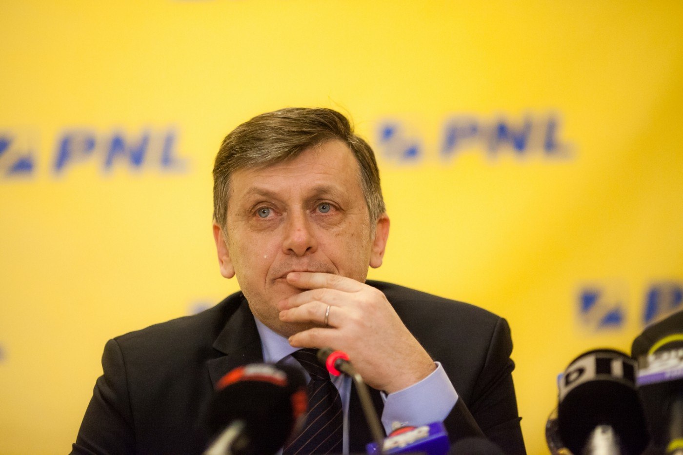 Crin Antonescu: PSD s-a îmbrăcat, tuns altfel, a învățat limbi străine, dar animalul politic este același