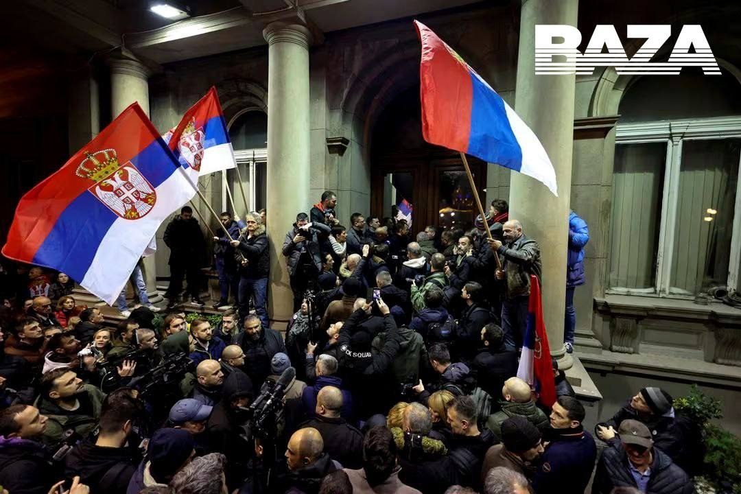 Poliția îi dispersează pe protestatari la Belgrad. Vučić a convocat o ședință urgentă a Consiliului Național de Securitate VIDEO+FOTO