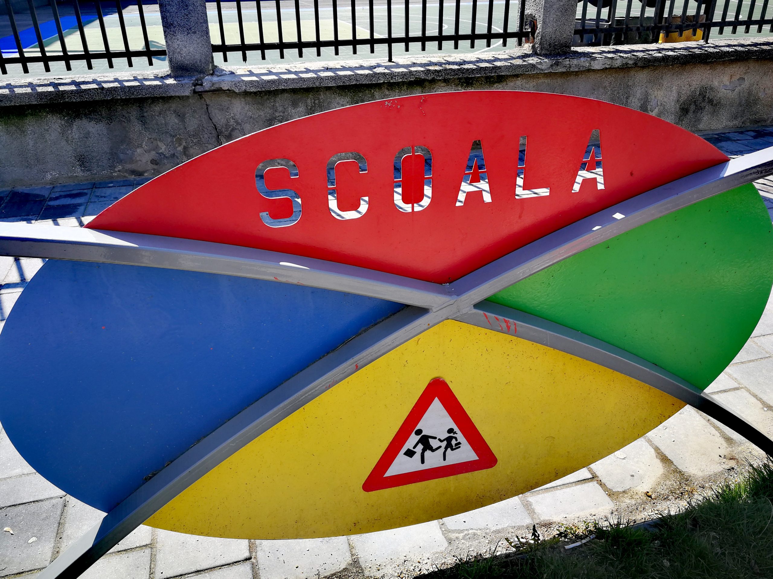 Misiunea Verde: În sectorul 6 din București, Primăria va instala panouri informative cu mesajul „Oprește motorul” în jurul școlilor