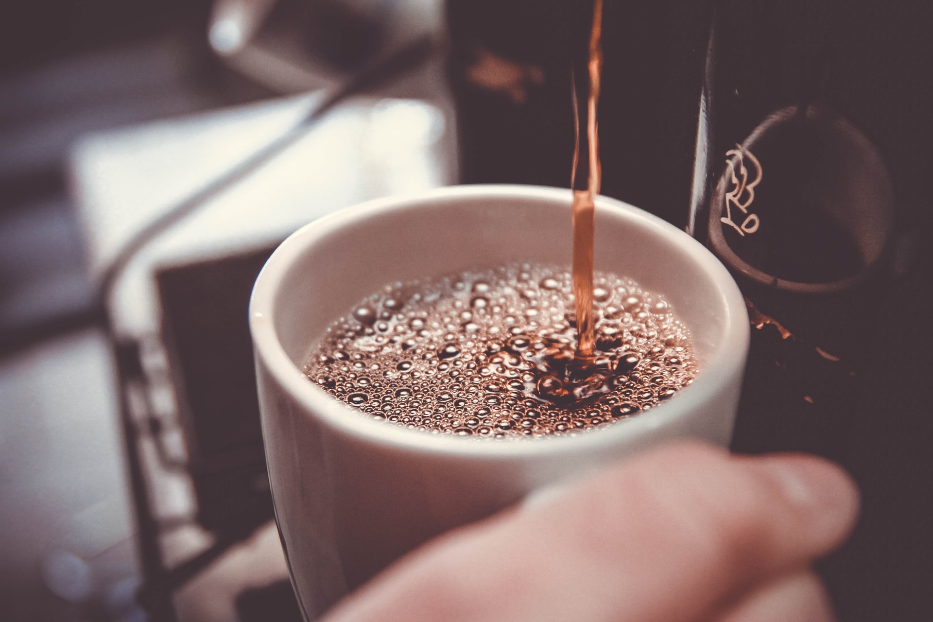 STUDIU. Cum stimulează cofeina metabolismul? Cercetătorii au analizat efectele cafelei asupra organismului