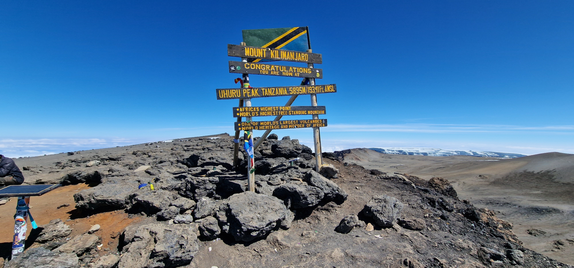Doi sportivi nevăzători și unul cu dizabilități au cucerit masivul Kilimanjaro din Tanzania, de Ziua Națională a României