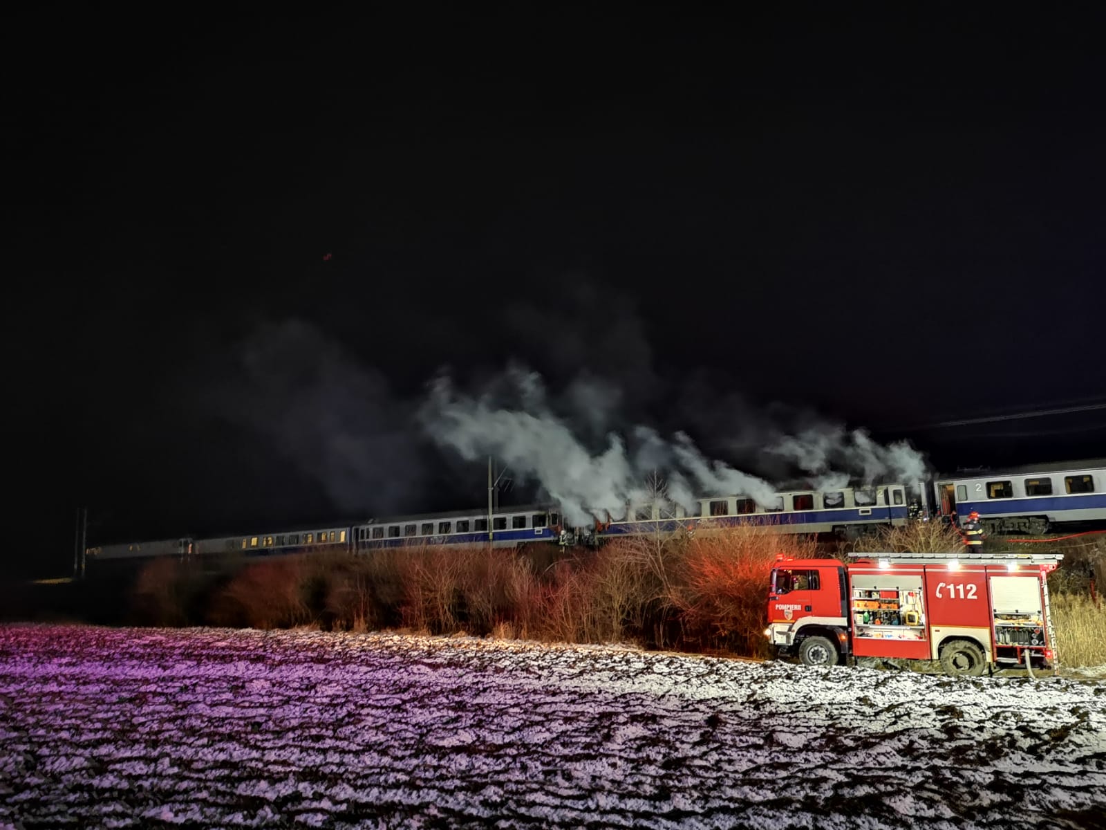 Bistrița-Năsăud: Un tren a luat foc în timpul mersului. 20 de pasageri au fost evacuați / Foto+VIDEO : Europa FM
