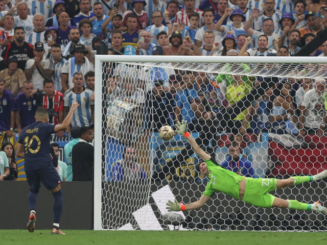 Au apărut imaginile, după un an! Gestul dezgustător făcut de „Dibu” Martinez față de Kylian Mbappe