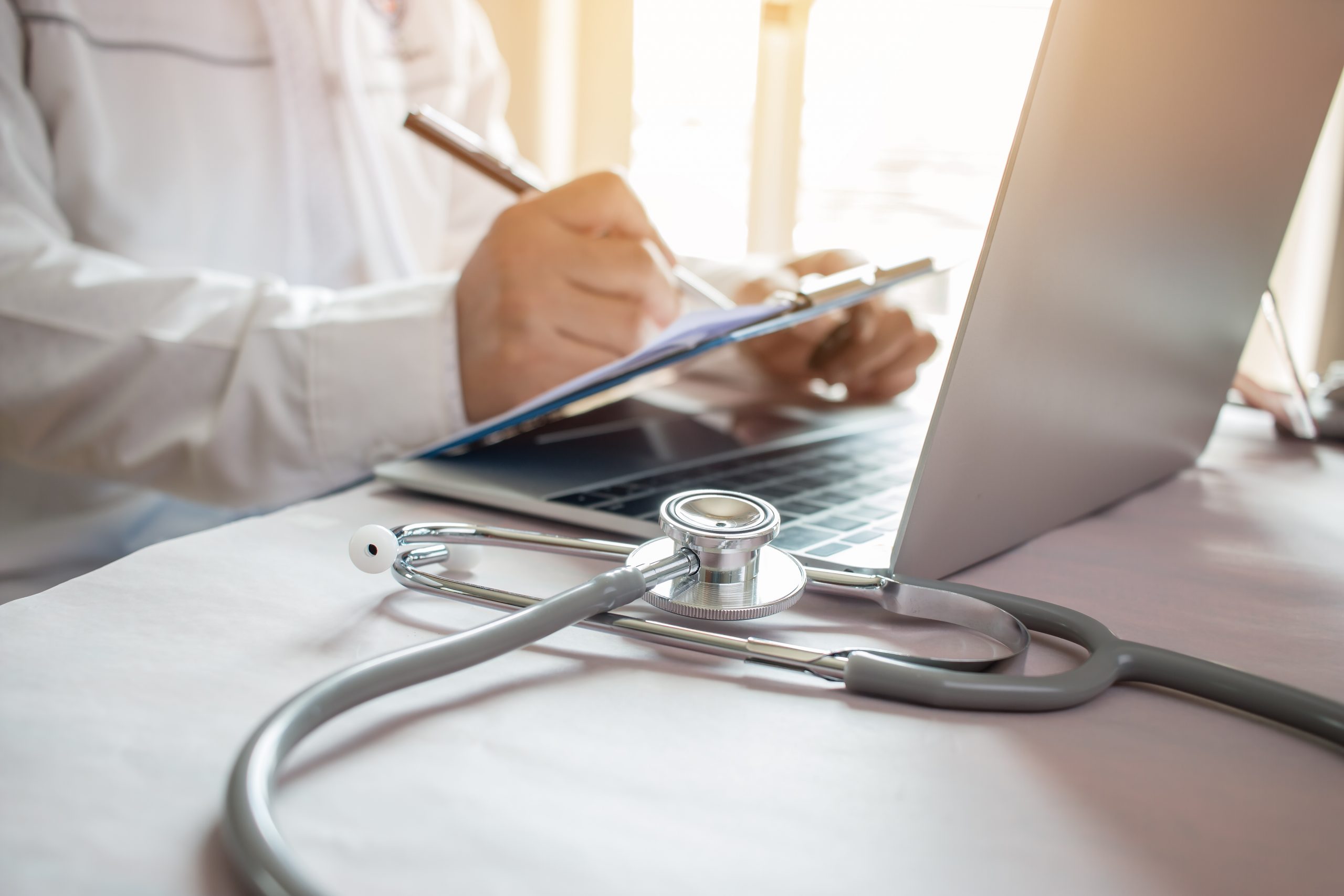 Medicii de familie amenință că vor consulta contra cost de la 1 februarie, dacă CNAS nu va crește tarifele decontate 