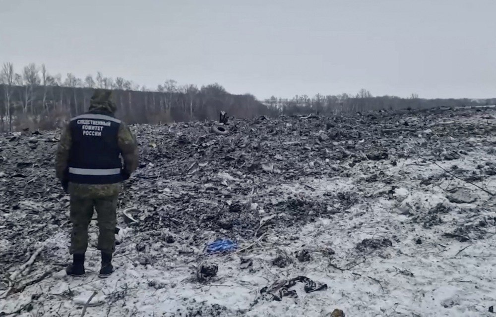 Rusia susține că a identificat rămășițele oamenilor aflați la bordul avionului Il-76 prăbușit în regiunea Belgorod