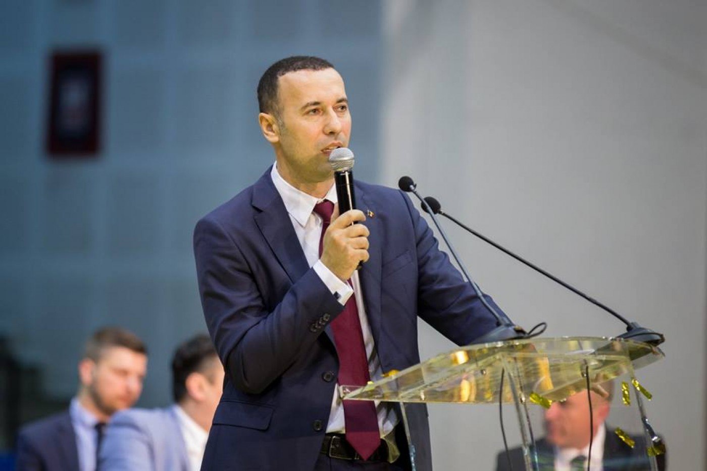 Tensiuni în PNL. Liberalii din Prahova cer susținerea lui Iulian Dumitrescu. Cum răspund liderii de la centru