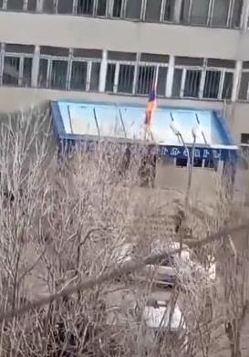 Trei bărbaţi înarmaţi au încercat să atace un post de poliţie din Erevan, Armenia | VIDEO
