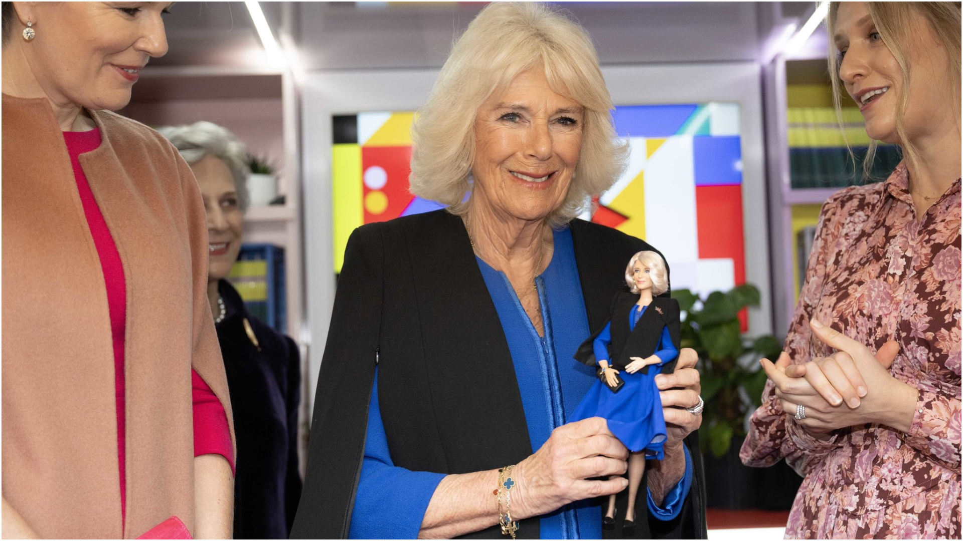 Regina Camilla a Marii Britanii a primit o păpușă Barbie cu propria înfățișare. Reacția monarhului
