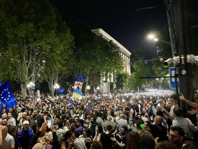 UPDATE Miting mamut pro-UE la Tbilisi. Protestatarii s-au ciocnit cu poliția. Fost ministru reținut VIDEO