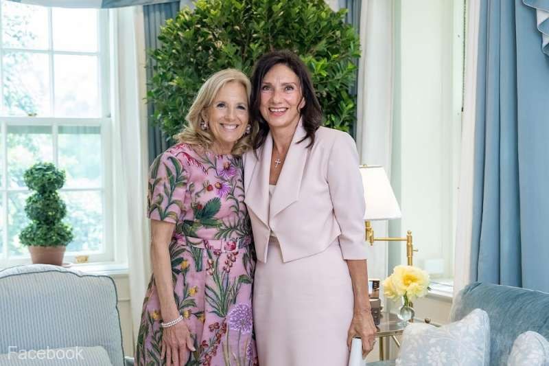 Prima doamna a SUA, mesaj pe Facebook pentru Carmen Iohannis