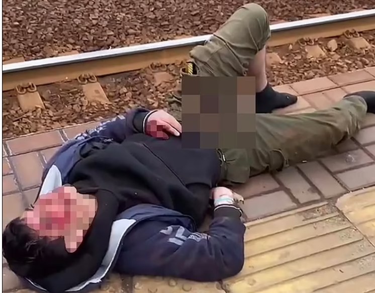 Un adolescent rus și-a electrocutat organele genitale după ce s-a urcat pe un tren ca să facă o cascadorie