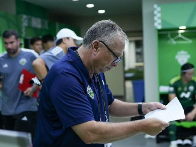 Video Exclusiv | A intrat în direct la TV și a recunoscut. Dan Petrescu îl vrea președinte la CFR Cluj