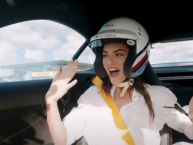 Cel mai bine plătit model din lume s-a întâlnit cu Lewis Hamilton și a regretat imediat ce a urmat: ”Mi-e frică. O să plâng”