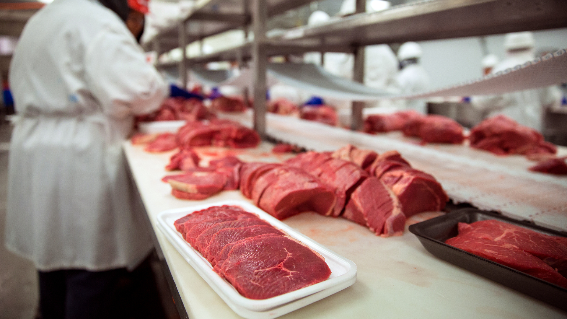 INS: Producția de carne a crescut în martie 2024 față de februarie 2024. Producția de porc și vită a scăzut față de 2023