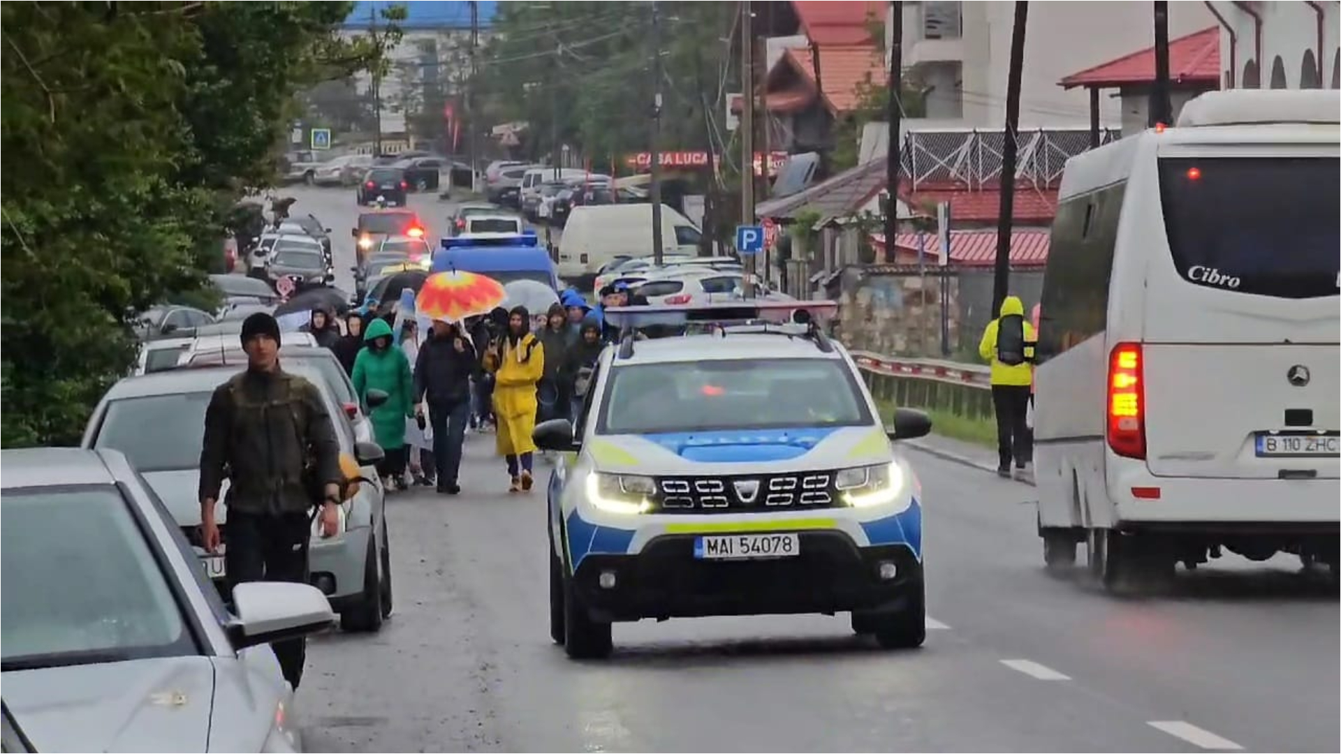 Marș al tăcerii în Vama Veche față de modul în care se desfășoară procesul Vlad Pascu. Tatăl lui Sebi: „Suntem foarte supărați că ne va judeca iară doamna Ancuța Popoviciu”| AUDIO