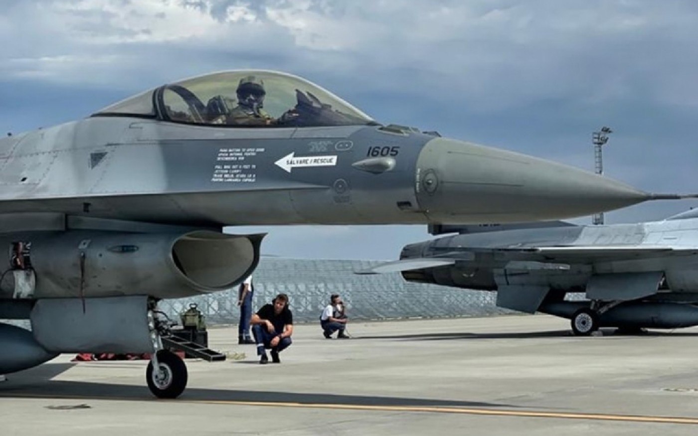 China încearcă să depășească slăbiciunile armatei sale „recrutând în mod agresiv” piloți occidentali pentru a-și antrena aviatorii, avertizează serviciile secrete occidetale