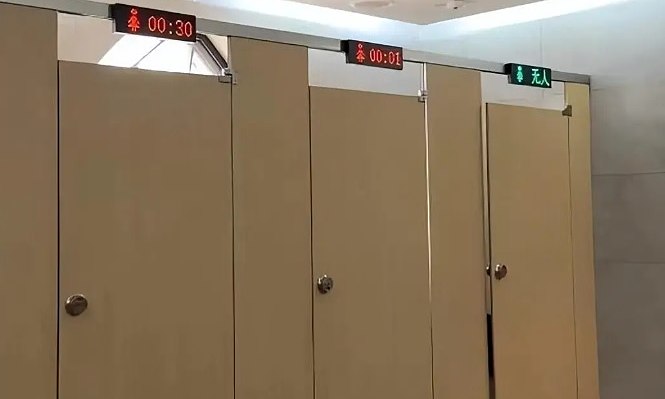 De cât timp ești pe WC? China a instalat cronometre în toaletele unui obiectiv turistic celebru. „M-am simțit urmărit”