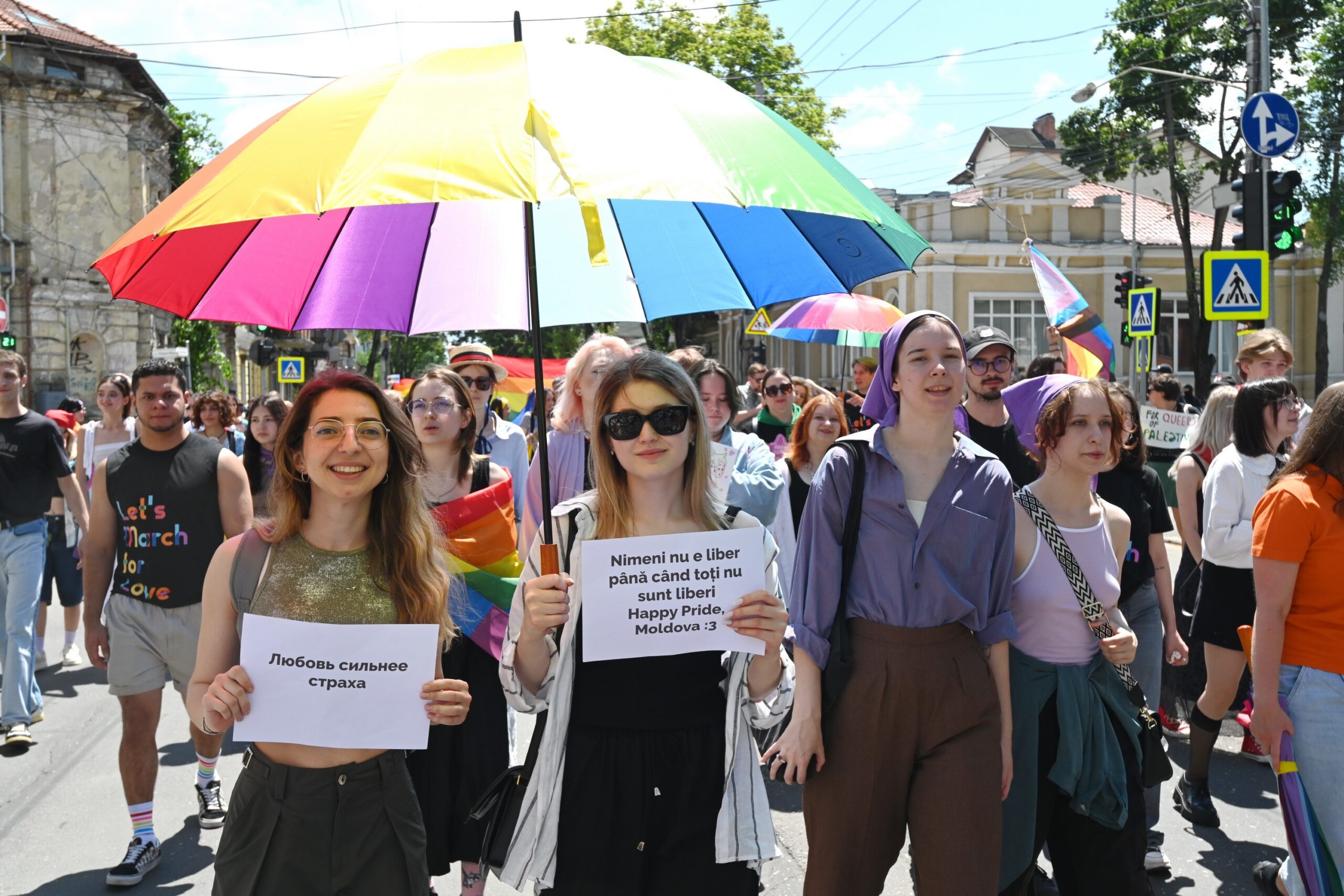 Marș LGBTQI+ la Chișinău. Comunitatea solicită legalizarea căsătoriilor cuplurilor de același sex