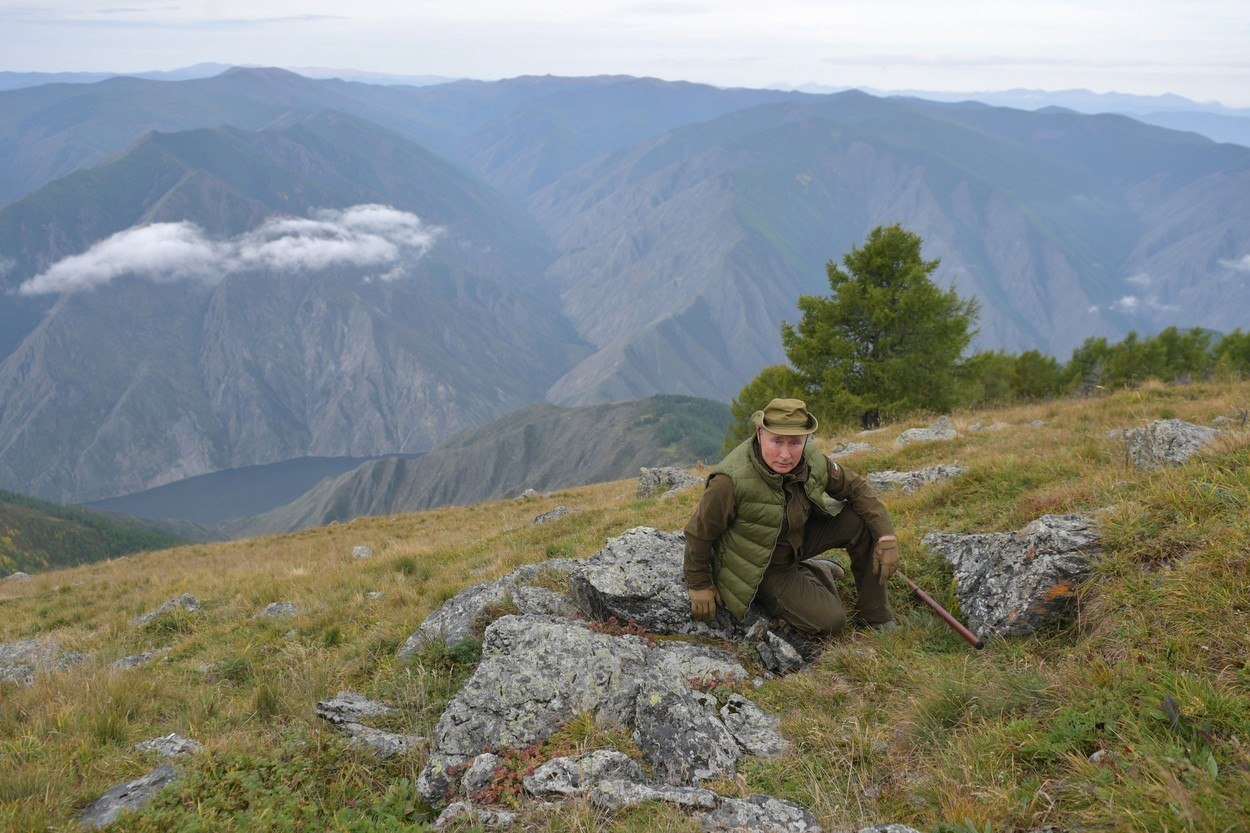 Vladimir Putin stânge hrană într-un buncăr secret din Munții Altai de unde poate conduce Rusia în cazul unui război nuclear