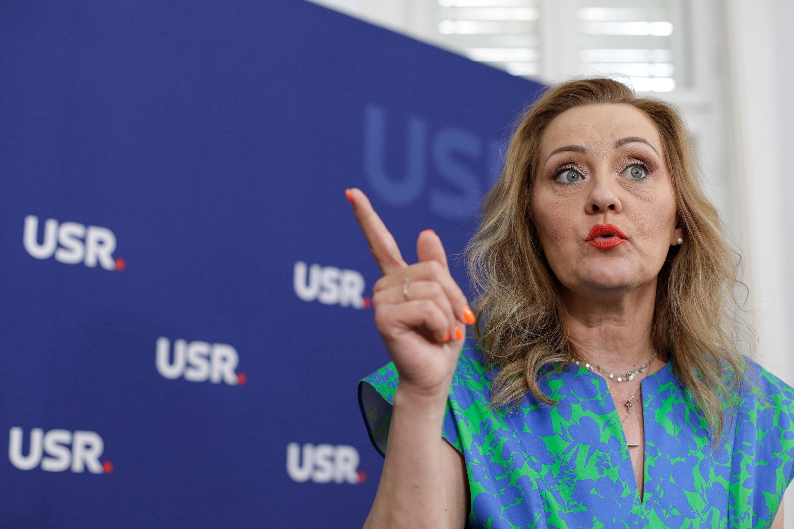 Elena Lasconi, la Congresul USR: „Când un hoţ îţi intră în casă, nu pleci tu din casă, îl scoţi pe el afară”