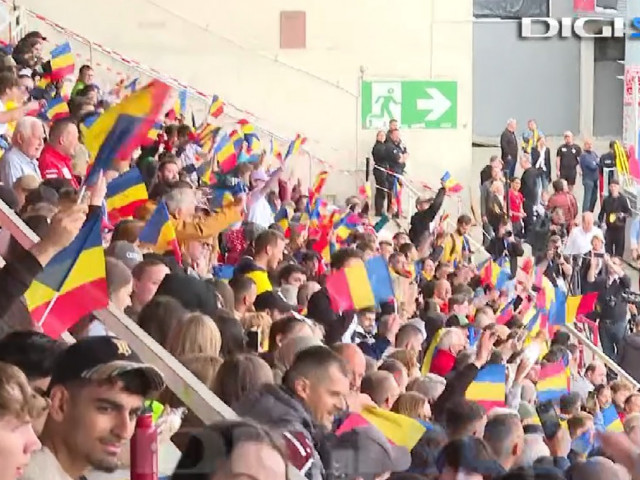 Surpriză totală! Numele singurului fotbalist al României, scandat de cei 4.000 de fani aflați la antrenament