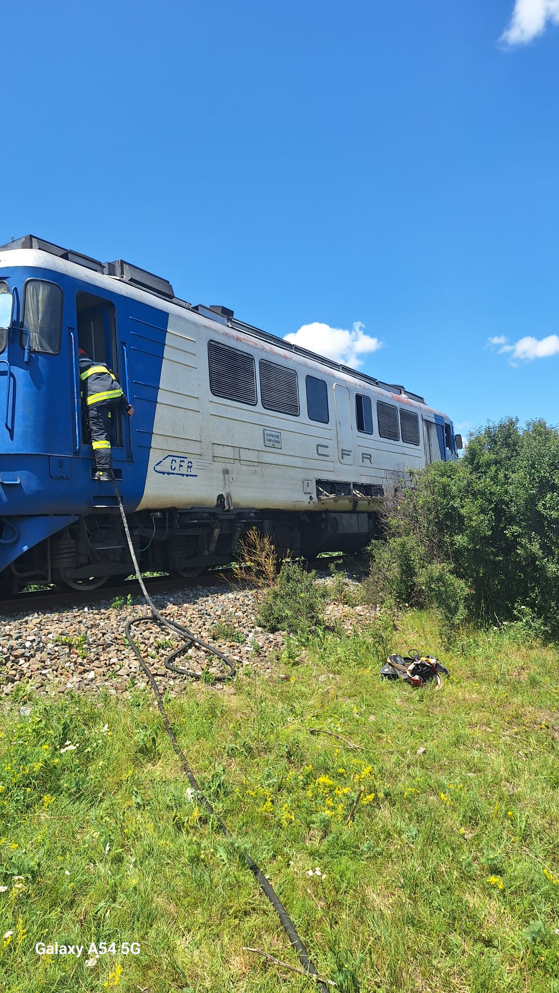 Locomotiva unui tren Mangalia-Oradea a luat foc