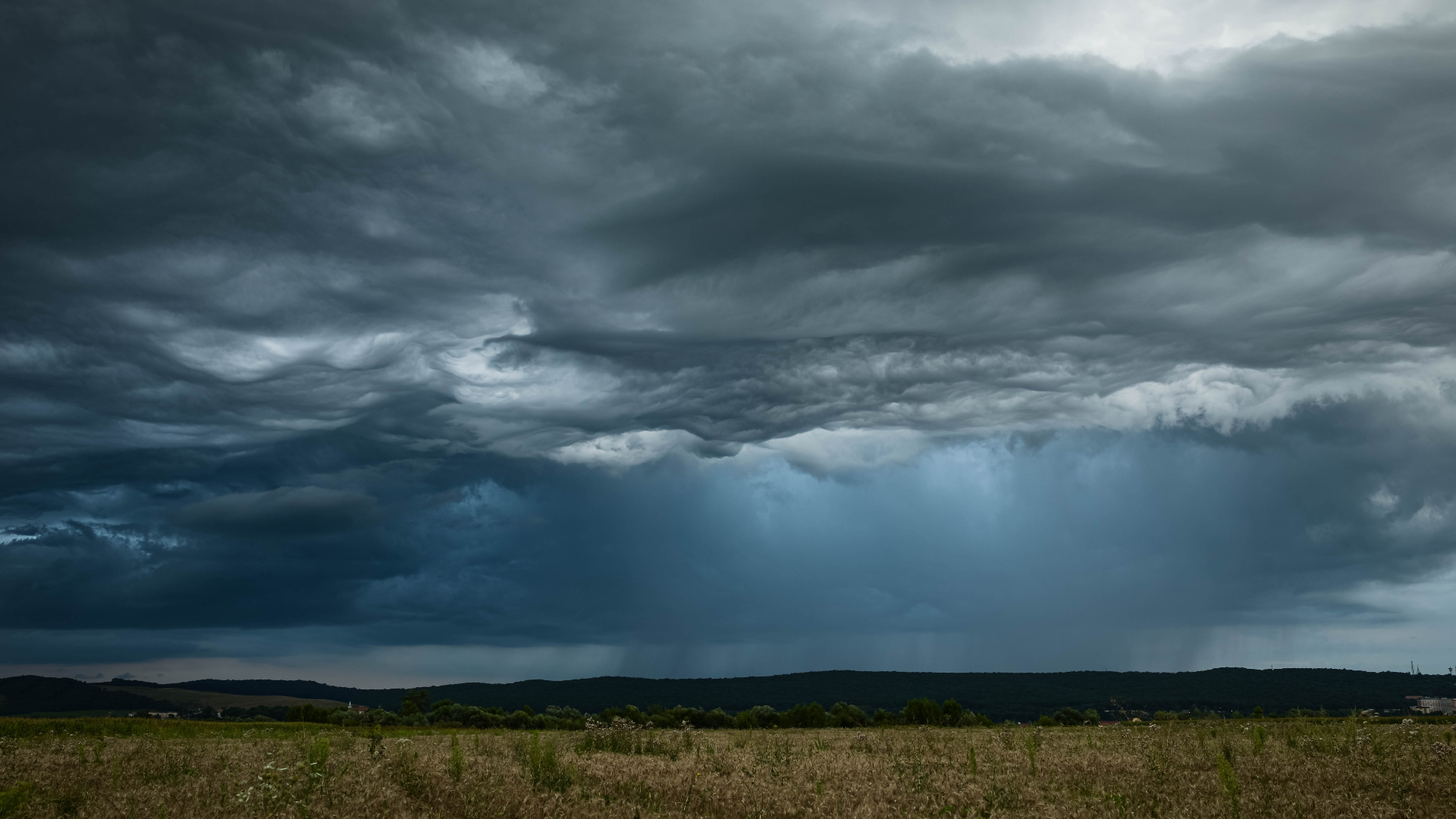 Vrancea: 35 de rachete antigrindină, lansate într-o singură zi cu cod roșu. Autoritățile au transmis că astfel de intervenții nu distrug sau împrăștie norii