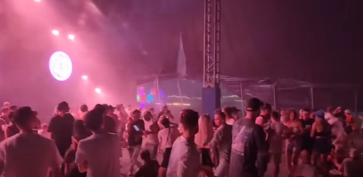 Momente de coșmar la un festival din Slovacia: un cort s-a prăbușit peste petrecăreți VIDEO
