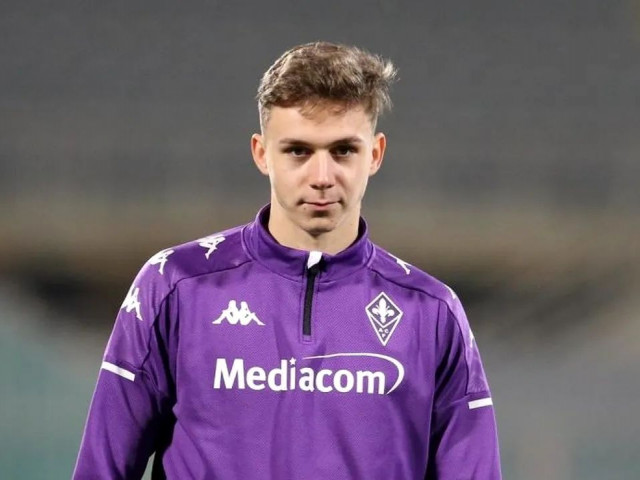 ”Este cu valiza în mână”