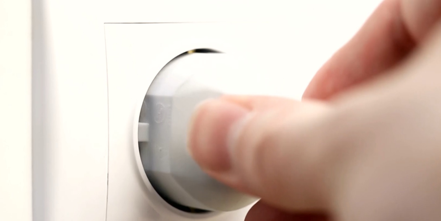 Tarife diferențiate la curent electric: ministrul Energiei propune prețuri mai mici pentru cei care consumă la prânz : Europa FM