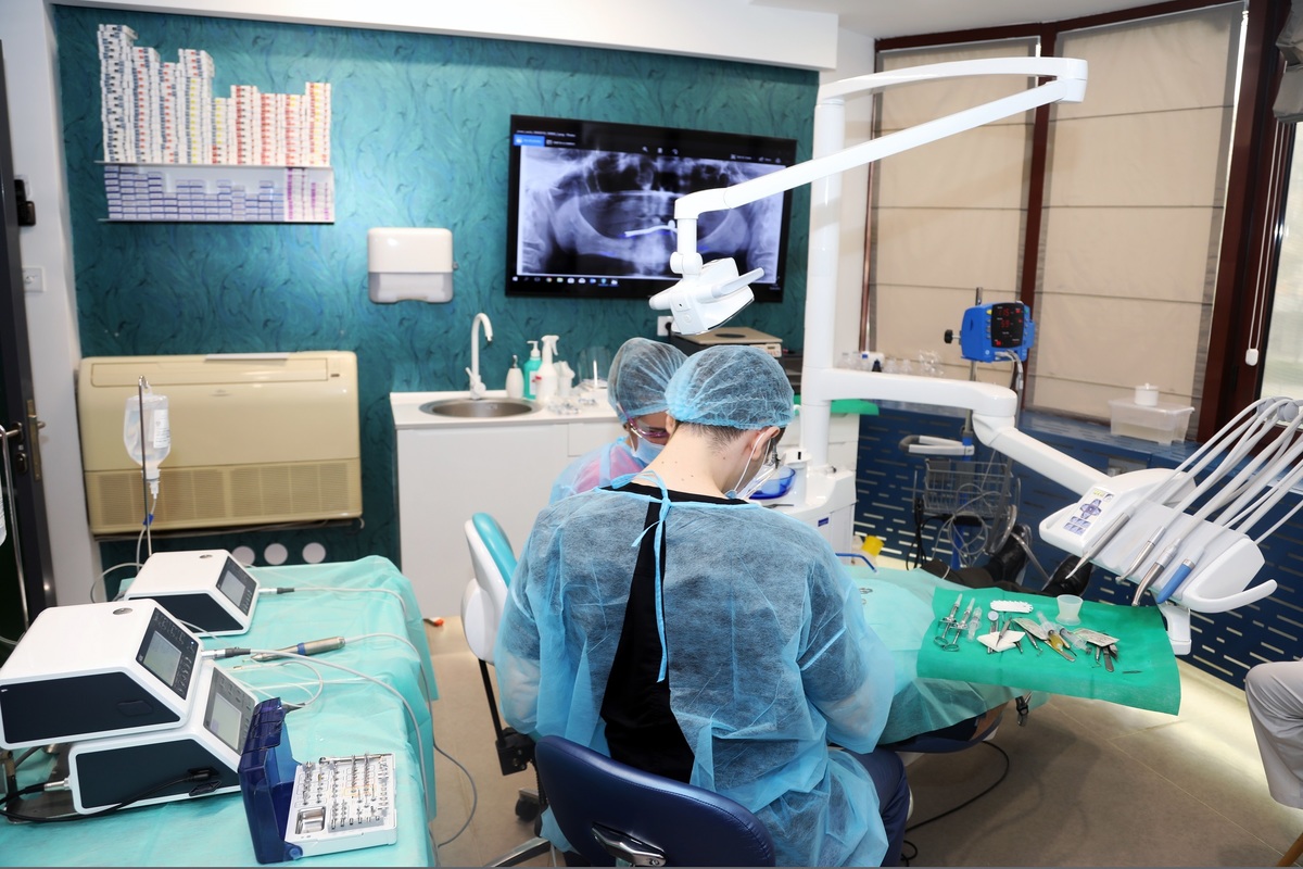 Dentiștii nu mai au voie să-și facă publicitate la promoții online